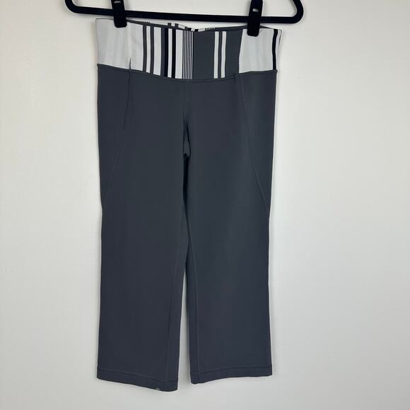 Lululemon Womens Gather Crow Crop Light Grey Groovy Stripe Nimbus Crop Leggings - Picture 2 of 8